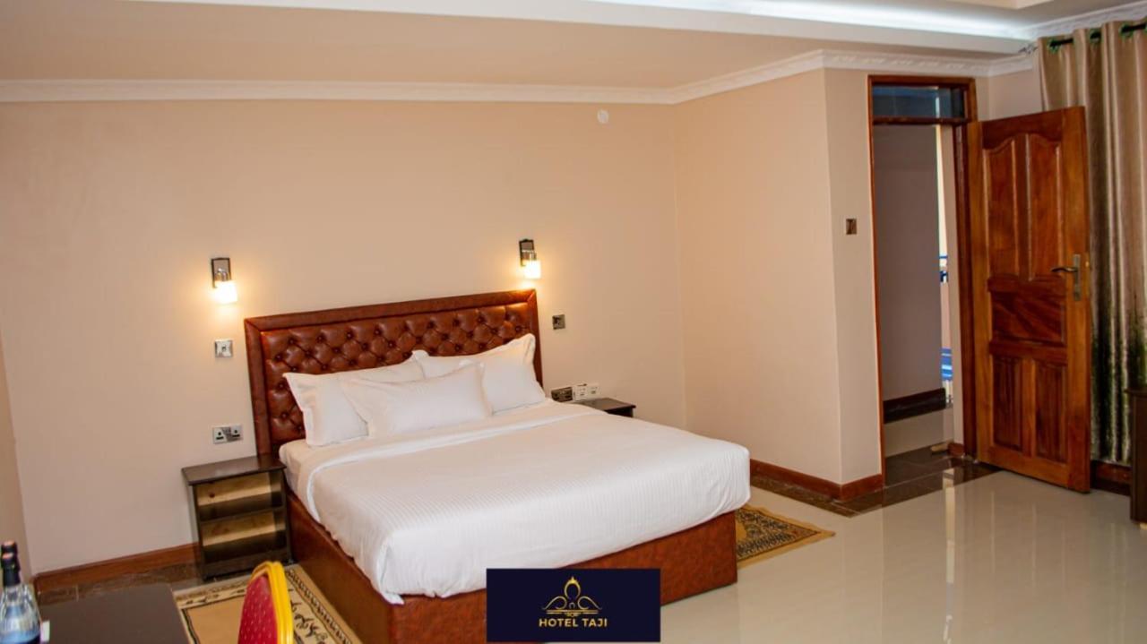 Hotel Taji Нанюки Екстериор снимка