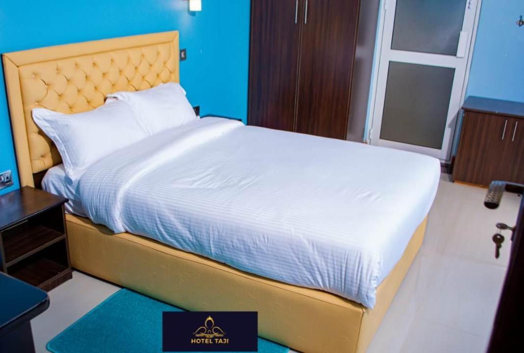 Hotel Taji Нанюки Екстериор снимка