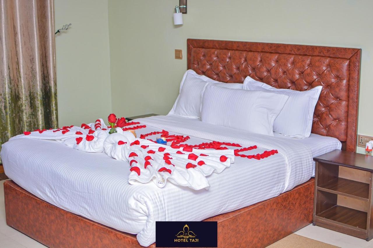 Hotel Taji Нанюки Екстериор снимка
