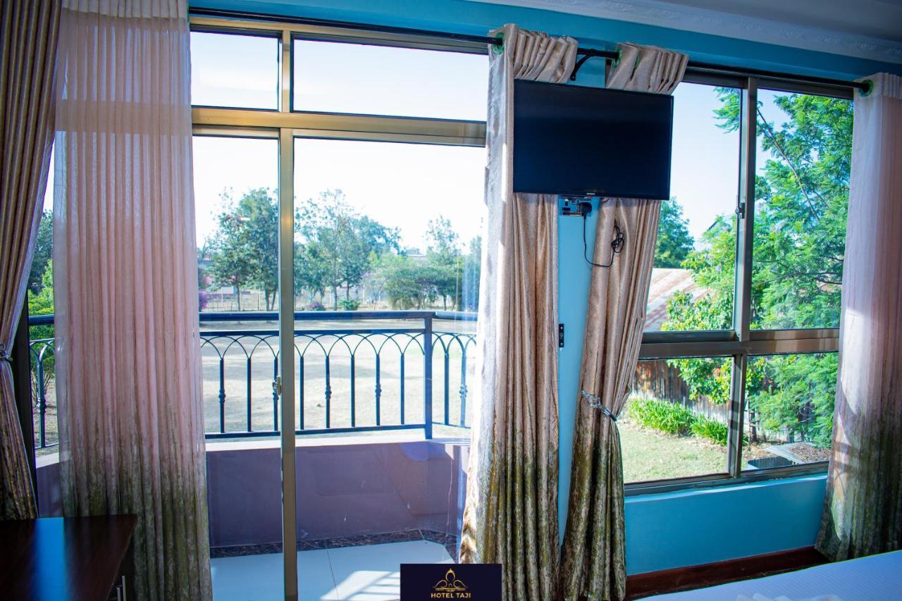 Hotel Taji Нанюки Екстериор снимка