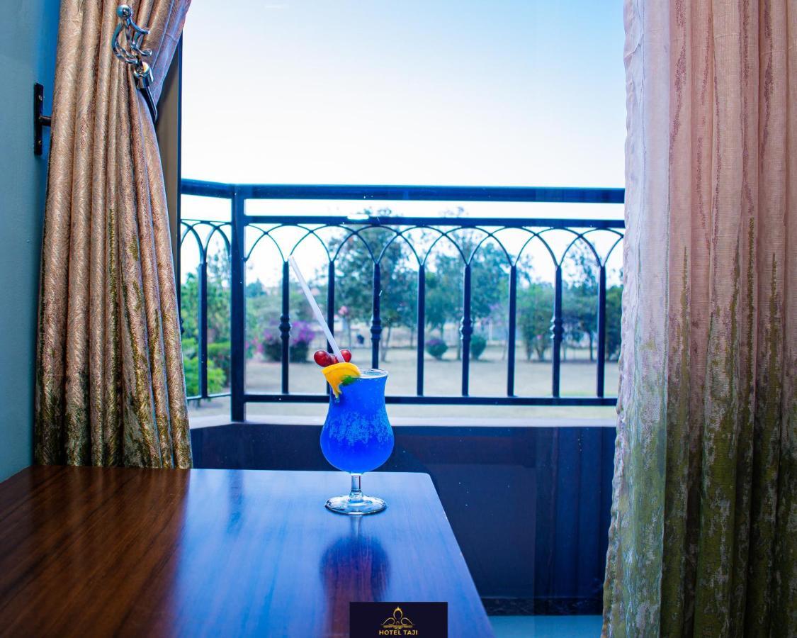 Hotel Taji Нанюки Екстериор снимка