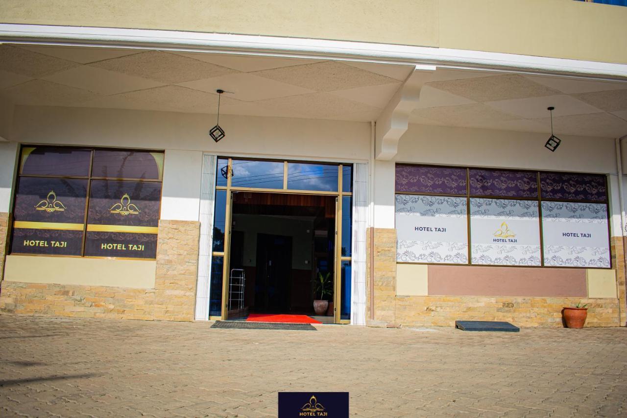 Hotel Taji Нанюки Екстериор снимка