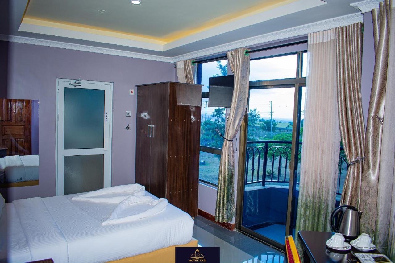 Hotel Taji Нанюки Екстериор снимка
