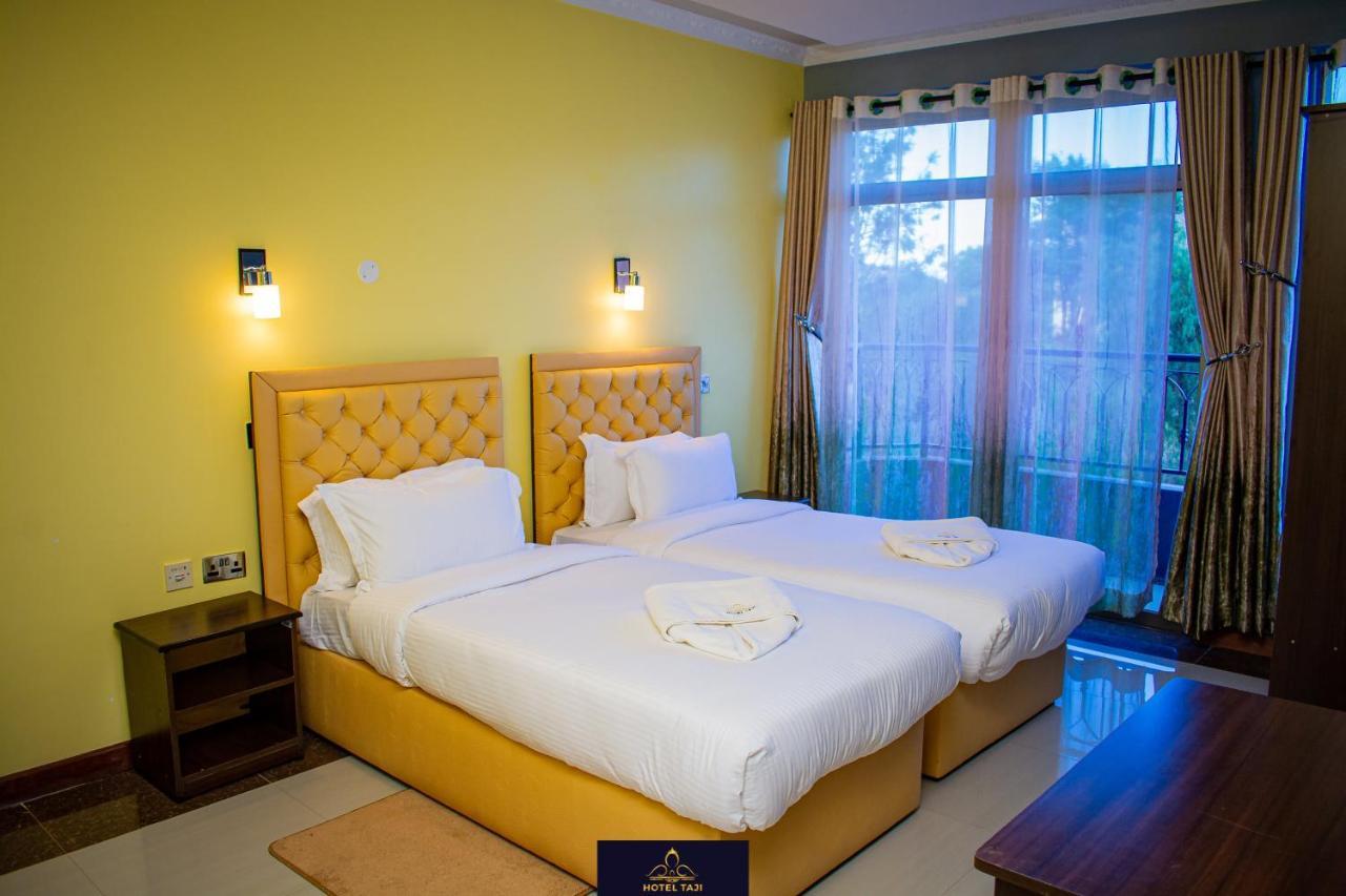 Hotel Taji Нанюки Екстериор снимка