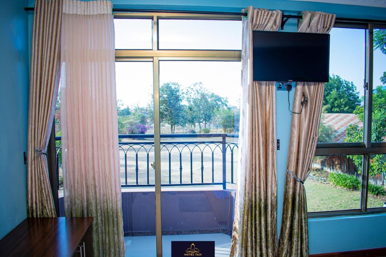 Hotel Taji Нанюки Екстериор снимка